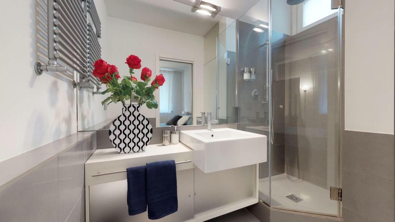 Design Apartment Near Duomo Square Milan Luaran gambar